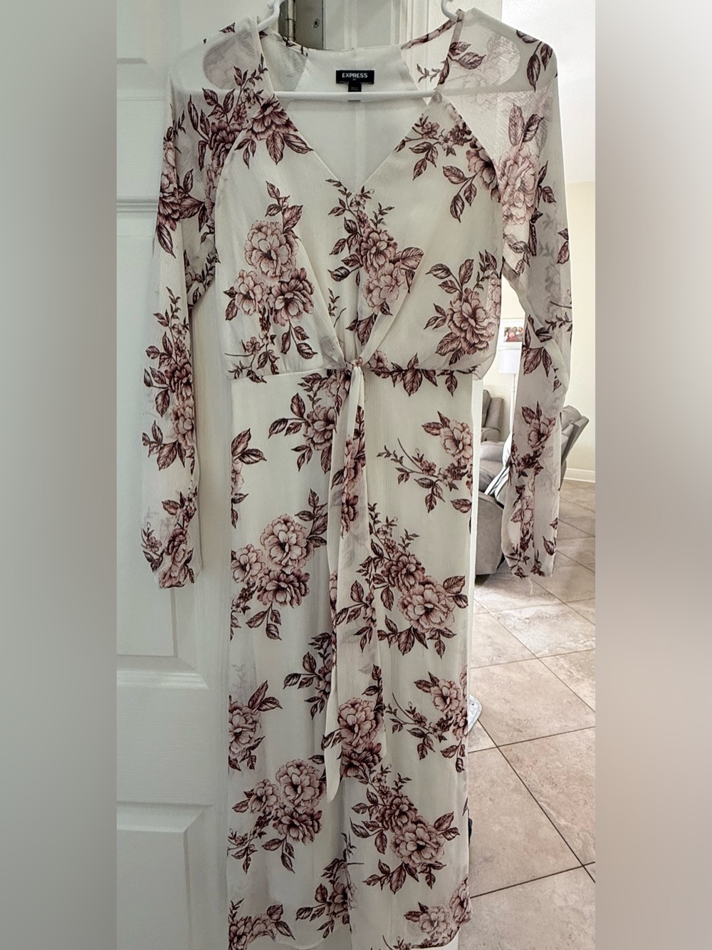 Express Cream Long Sleeve Maxi Dress with Floral Print (size XXS)